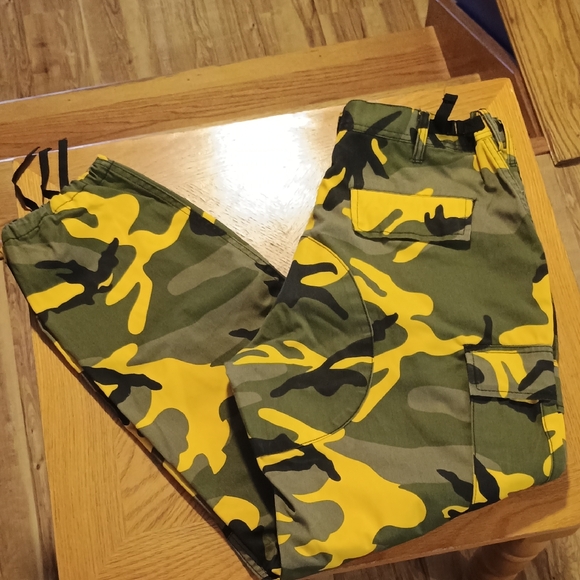 Unisex ARMY GREEN/MUSTARD/BLACK AND OLIVE FATIGUES SZ M (31-35in) ADJUST WAIST - Picture 1 of 9